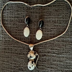 Beautiful handmade Native American pendant and earrings.